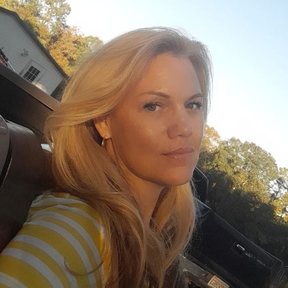 Meet your Posher, Cindy - Picture 1 of 1